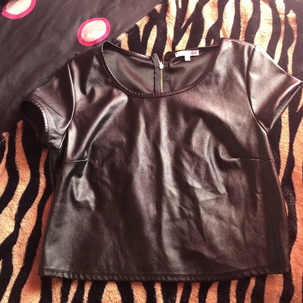 Crop top